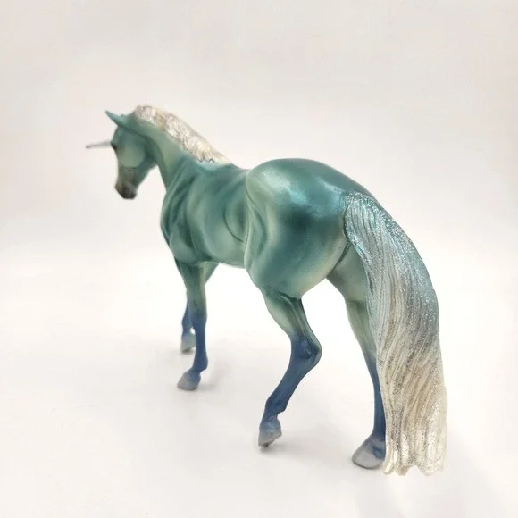 Retired Breyer LE MUR EXCLUSIVE Unicorn Of The Sea 62060 with Sequin Cape - Picture 5 of 16